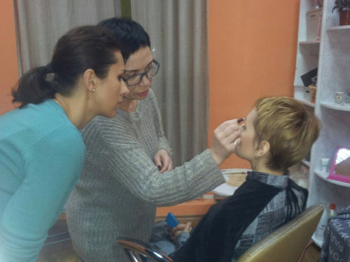 Фото занятий в школе макияжа Ольги Уваровской
